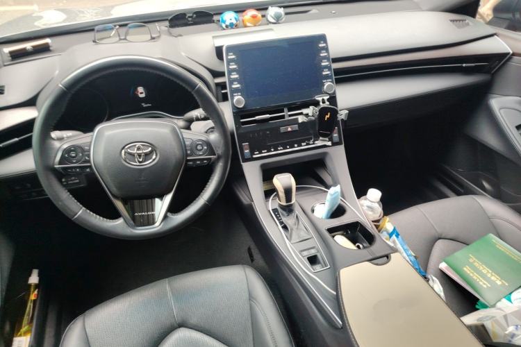 Used Toyota Avalon 2019 2.0L XLE Premium Edition China VI Center Console
