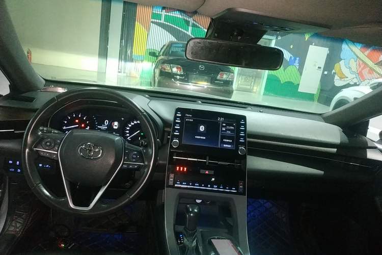 Used Toyota Avalon 2019 2.0L Luxury Edition China VI Standard Center Console