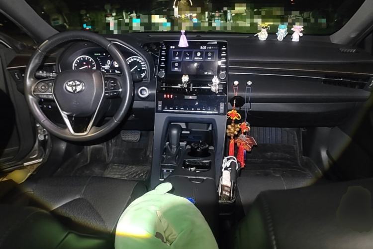 Used Toyota Avalon 2019 2.0L XLE Premium Edition China VI Center Console
