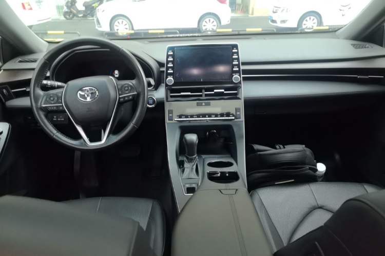 Used Toyota Avalon 2019 2.0L Luxury Edition China VI Standard Center Console
