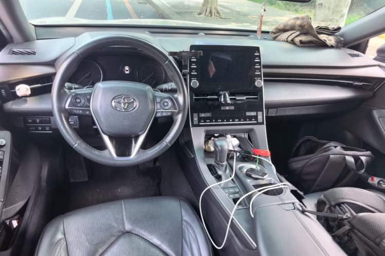 Used Toyota Avalon 2019 2.5L Touring Premium Version China VI Standard Center Console