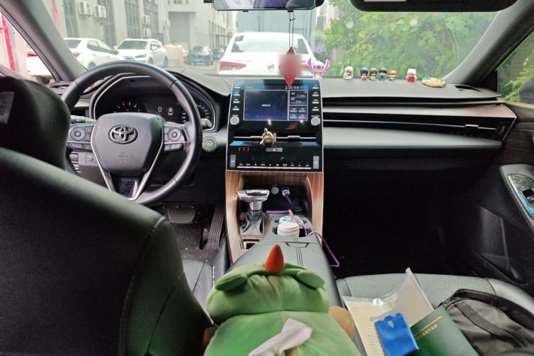Used Toyota Avalon 2019 2.0L Luxury Edition China VI Standard Center Console