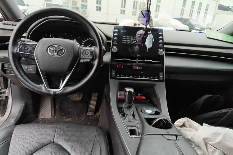 Used Toyota Avalon 2019 2.0L Luxury Edition China VI Standard Center Console