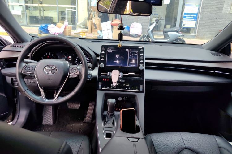 Used Toyota Avalon 2019 2.0L Luxury Edition China VI Standard Center Console