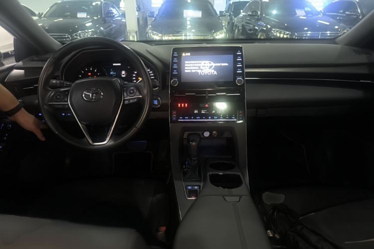Used Toyota Avalon 2019 2.0L Luxury Edition China VI Standard Center Console