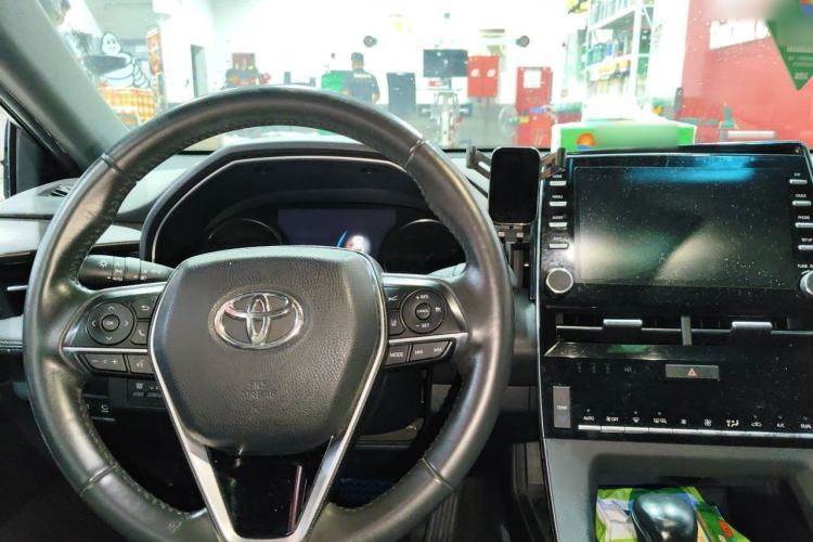 Used Toyota Avalon 2019 2.0L XLE Premium Edition China VI Center Console
