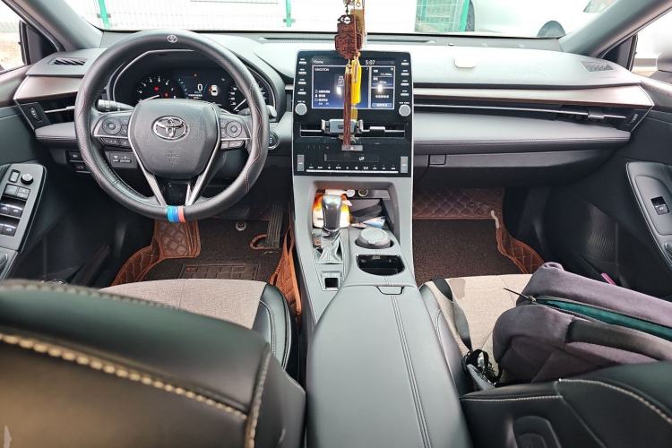 Used Toyota Avalon 2019 2.0L Luxury Edition China VI Standard Center Console