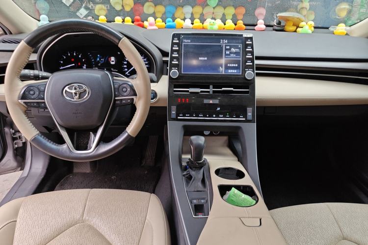 Used Toyota Avalon 2019 2.0L Luxury Edition China VI Standard Center Console