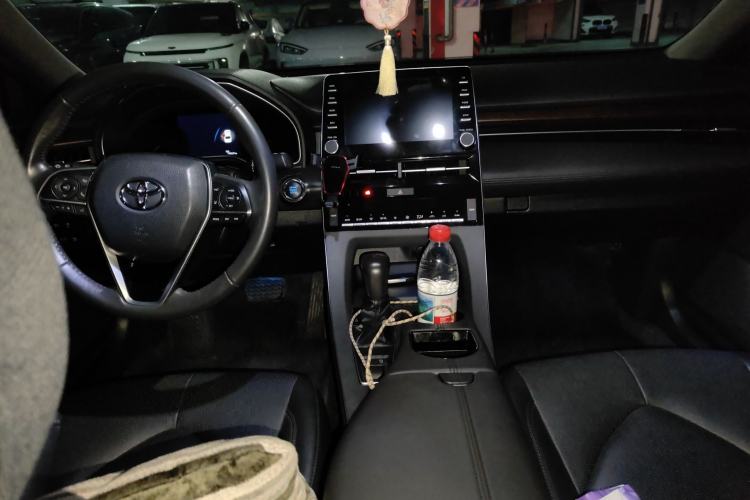 Used Toyota Avalon 2019 2.0L Luxury Edition China VI Standard Center Console