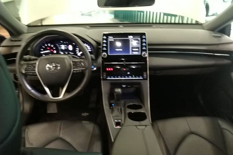 Used Toyota Avalon 2019 2.0L Luxury Edition China VI Standard Center Console