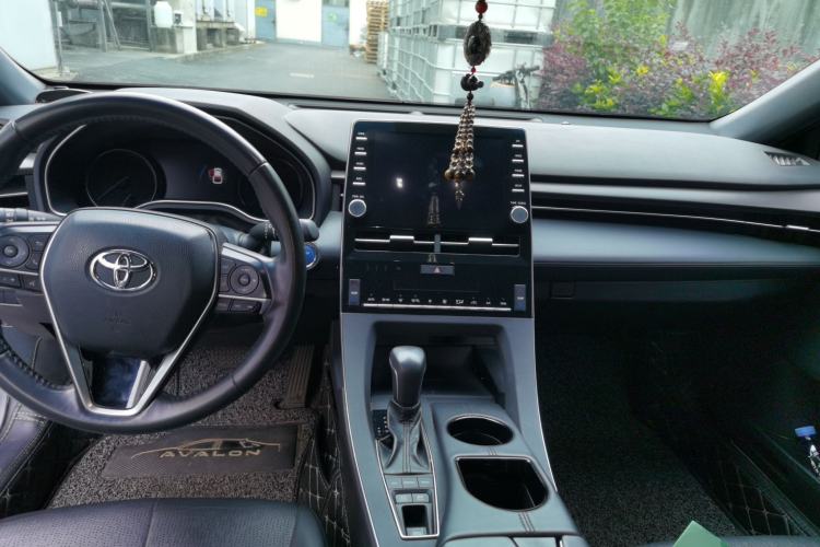 Used Toyota Avalon 2019 Dual-Engine 2.5L Luxury Edition China VI Standard Center Console