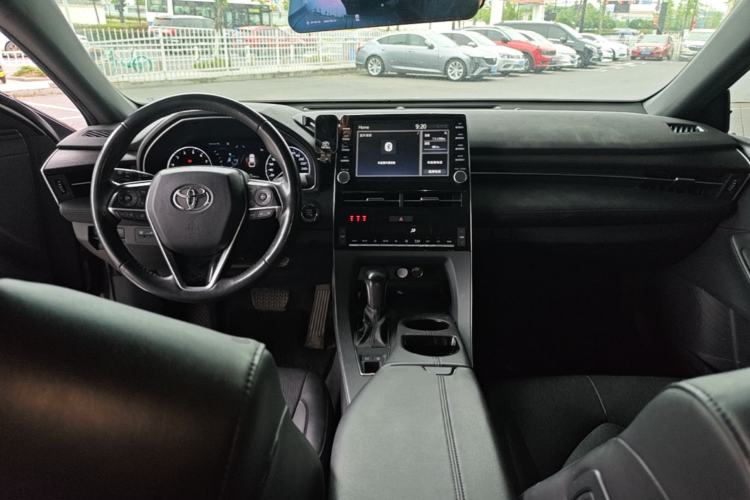 Used Toyota Avalon 2019 2.0L XLE Premium Edition China VI Center Console