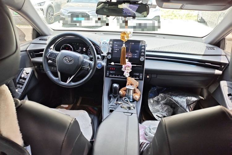 Used Toyota Avalon 2019 Dual-Engine 2.5L XLE Prestige Version China VI Standard Center Console