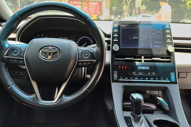 Used Toyota Avalon 2019 2.0L Luxury Edition China VI Standard Center Console