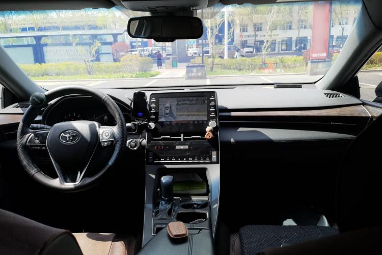 Used Toyota Avalon 2019 2.0L Ambition Edition China VI Center Console