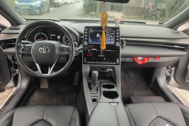 Used Toyota Avalon 2019 2.0L XLE Premium Edition China VI Center Console