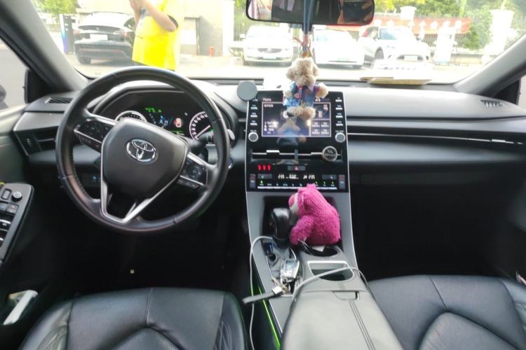 Used Toyota Avalon 2019 Dual-Engine 2.5L XLE Prestige Version China VI Standard Center Console
