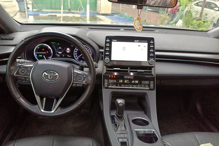 Used Toyota Avalon 2019 Dual-Engine 2.5L XLE Prestige Version China VI Standard Center Console