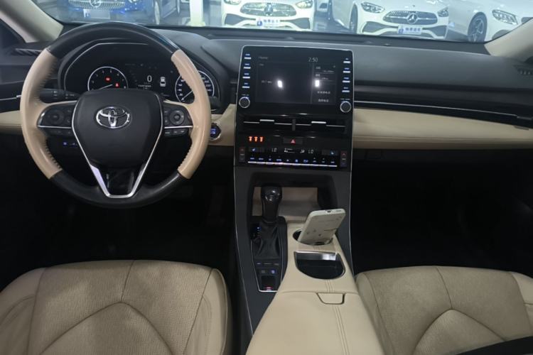 Used Toyota Avalon 2019 2.5L Touring Premium Version China VI Standard Center Console