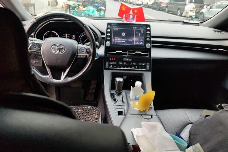 Used Toyota Avalon 2019 Dual-Engine 2.5L XLE Prestige Version China VI Standard Center Console