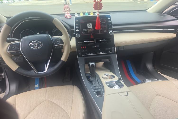 Used Toyota Avalon 2019 2.5L Touring Premium Version China VI Standard Center Console