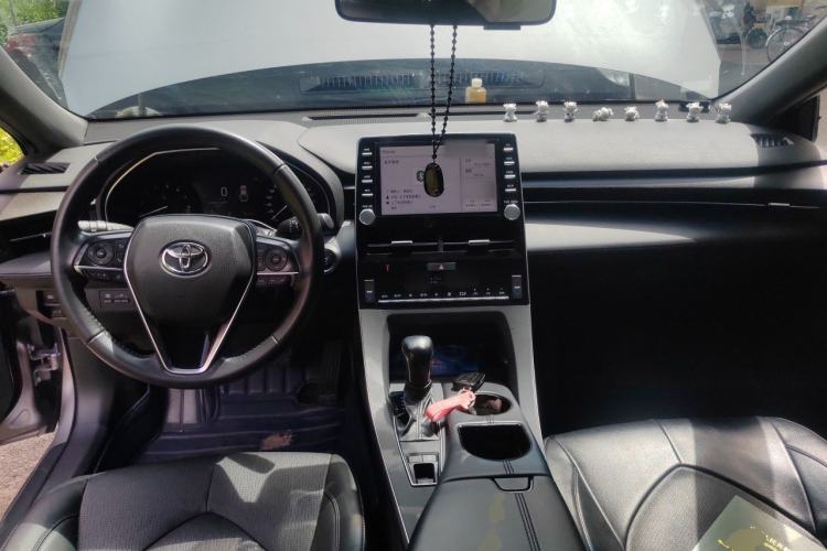 Used Toyota Avalon 2019 2.0L XLE Premium Edition China VI Center Console