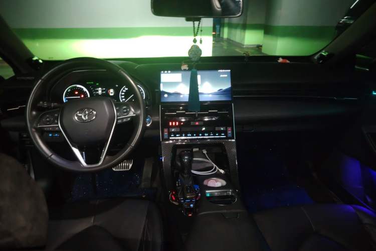 Used Toyota Avalon 2019 Dual-Engine 2.5L XLE Prestige Version China V Standard Center Console