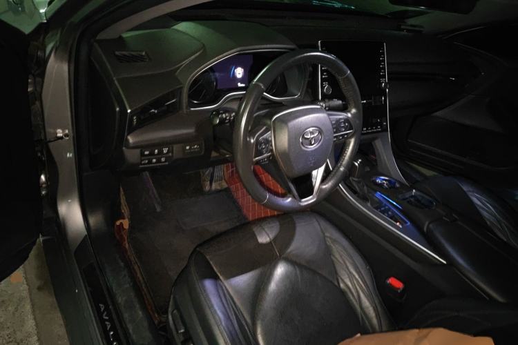 Used Toyota Avalon 2019 Dual-Engine 2.5L XLE Prestige Version China VI Standard Center Console