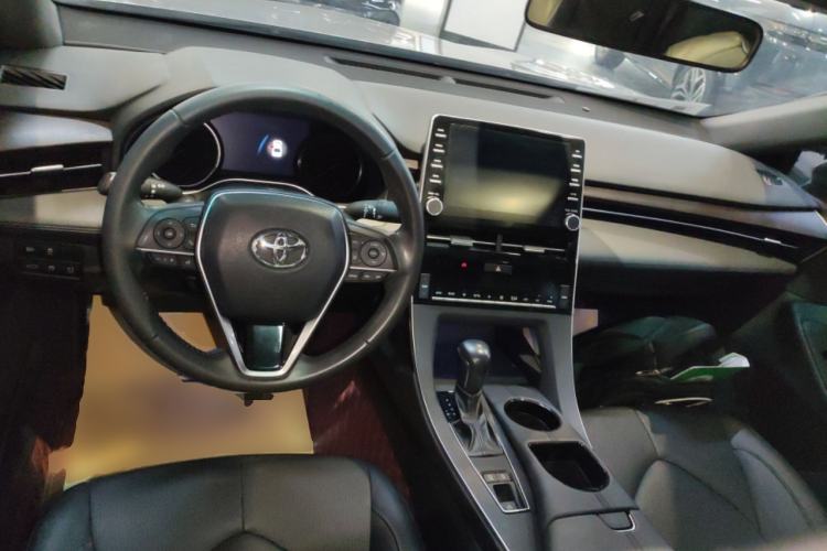 Used Toyota Avalon 2019 2.0L XLE Premium Edition China VI Center Console