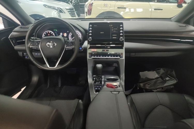 Used Toyota Avalon 2019 2.5L Touring Premium Version China VI Standard Center Console