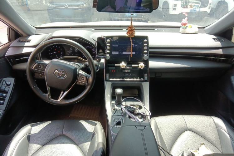Used Toyota Avalon 2019 2.0L Luxury Edition China VI Standard Center Console