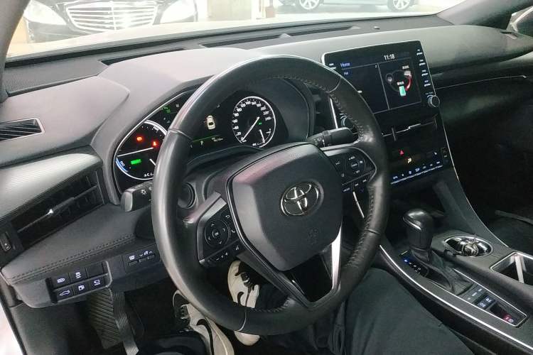 Used Toyota Avalon 2019 Dual-Engine 2.5L XLE Prestige Version China VI Standard Center Console