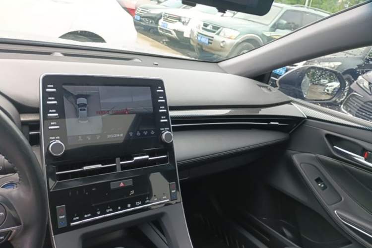Used Toyota Avalon 2019 Dual-Engine 2.5L Luxury Edition China VI Standard Center Console