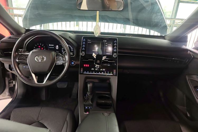Used Toyota Avalon 2019 2.0L Luxury Edition China VI Standard Center Console