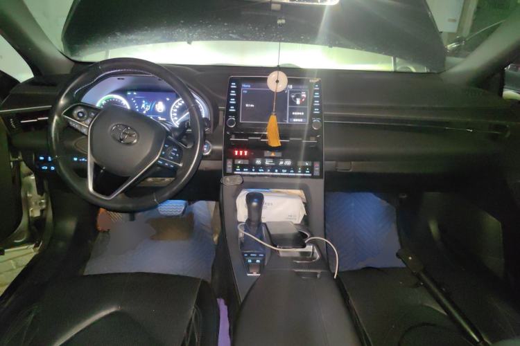 Used Toyota Avalon 2019 Dual-Engine 2.5L XLE Prestige Version China VI Standard Center Console