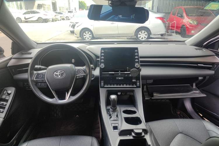 Used Toyota Avalon 2019 2.0L Luxury Edition China VI Standard Center Console