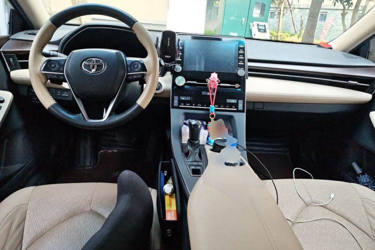 Used Toyota Avalon 2019 2.5L Touring Premium Version China VI Standard Center Console