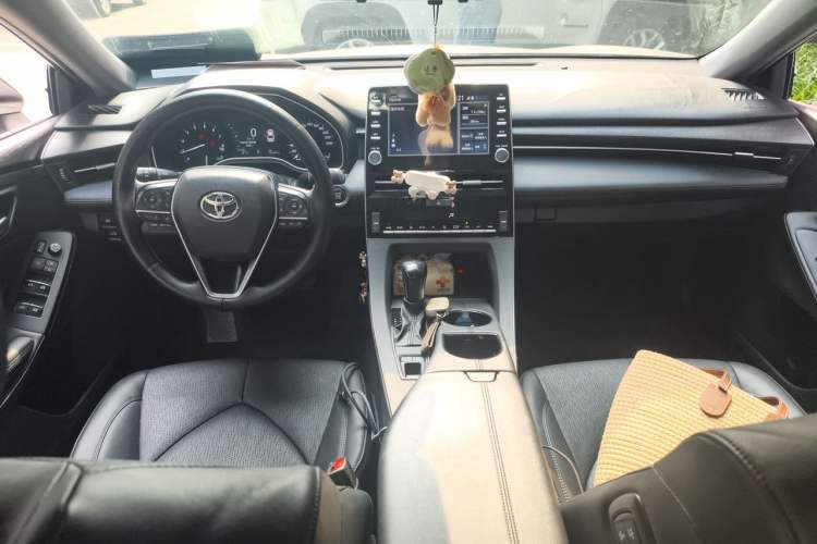 Used Toyota Avalon 2019 2.0L Luxury Edition China VI Standard Center Console