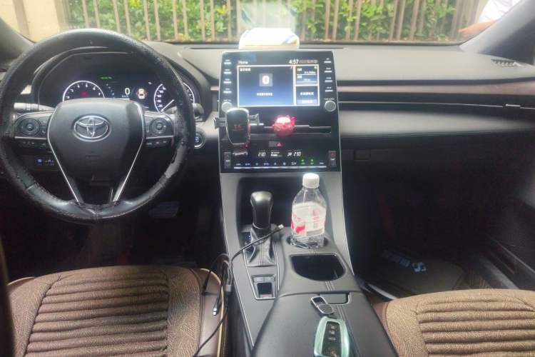 Used Toyota Avalon 2019 2.0L XLE Premium Edition China VI Center Console