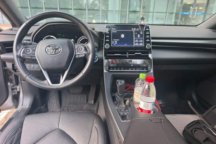 Used Toyota Avalon 2019 Dual-Engine 2.5L XLE Prestige Version China VI Standard Center Console