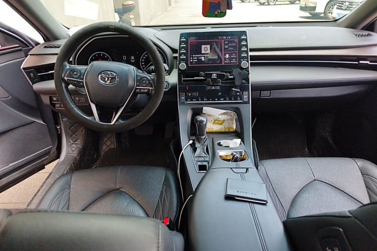 Used Toyota Avalon 2019 2.5L Touring Premium Version China VI Standard Center Console
