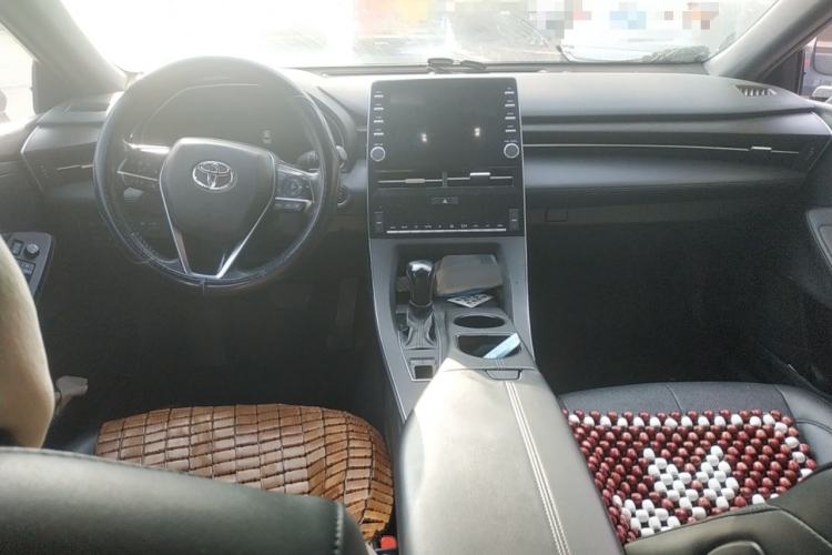 Used Toyota Avalon 2019 2.0L Luxury Edition China VI Standard Center Console