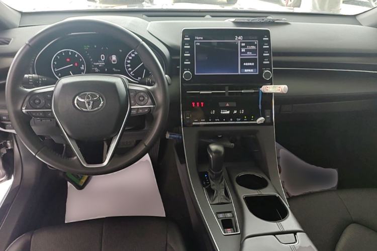 Used Toyota Avalon 2019 2.0L XLE Premium Edition China VI Center Console