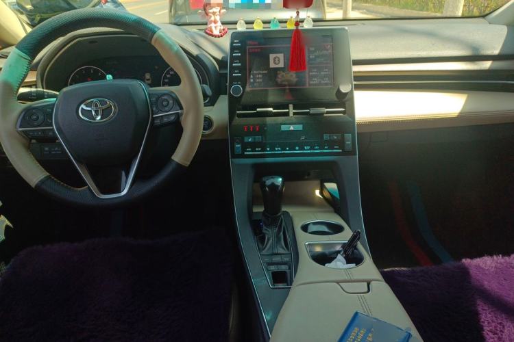 Used Toyota Avalon 2019 2.5L Touring Premium Version China VI Standard Center Console