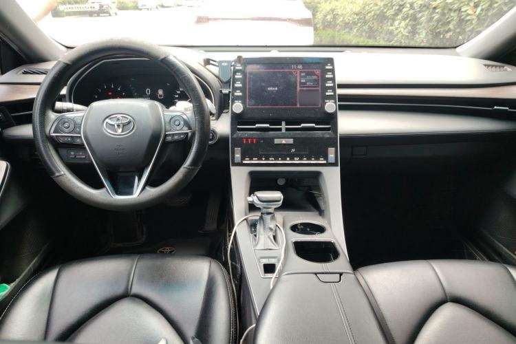 Used Toyota Avalon 2019 2.0L Ambition Edition China VI Center Console