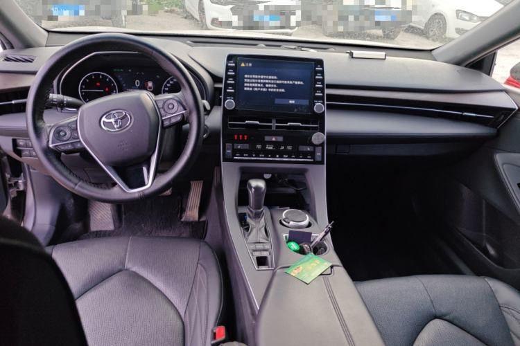 Used Toyota Avalon 2019 2.5L Touring Premium Version China VI Standard Center Console