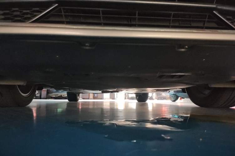 Used Toyota Avalon 2019 Dual-Engine 2.5L Luxury Edition China VI Standard Chassis Front