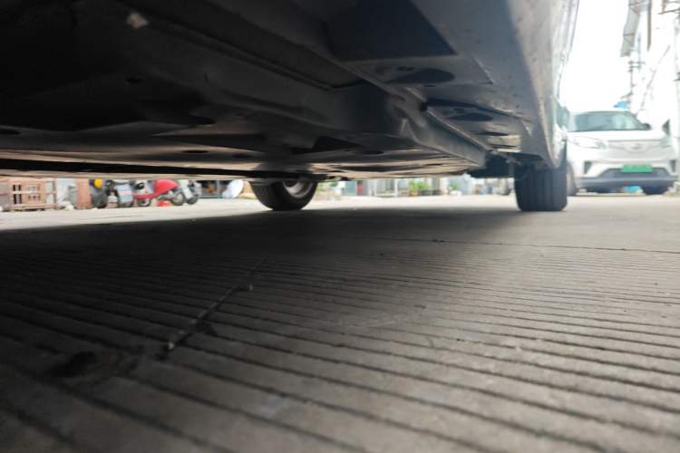 Used Toyota Avalon 2019 Dual-Engine 2.5L Luxury Edition China VI Standard Chassis Front Left