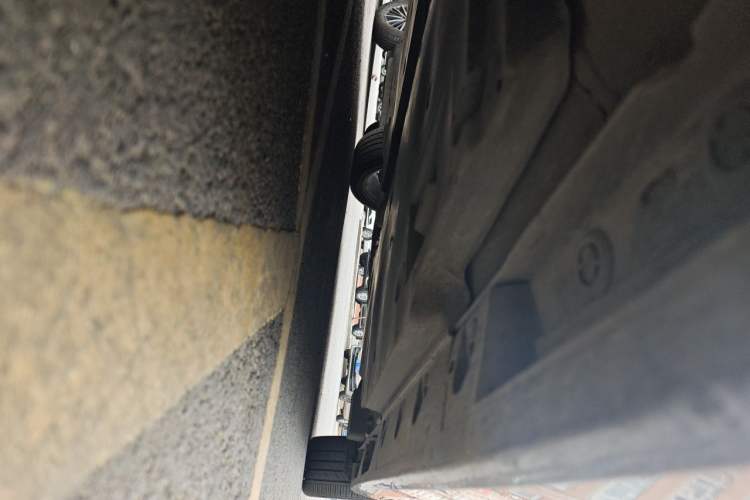 Used Toyota Avalon 2019 Dual-Engine 2.5L XLE Prestige Version China V Standard Chassis Front Left