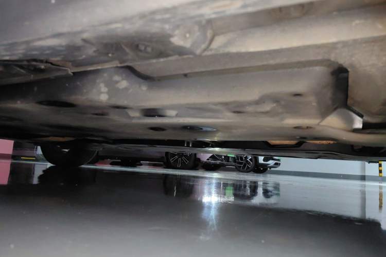 Used Toyota Avalon 2019 Dual-Engine 2.5L Luxury Edition China VI Standard Chassis Front Right